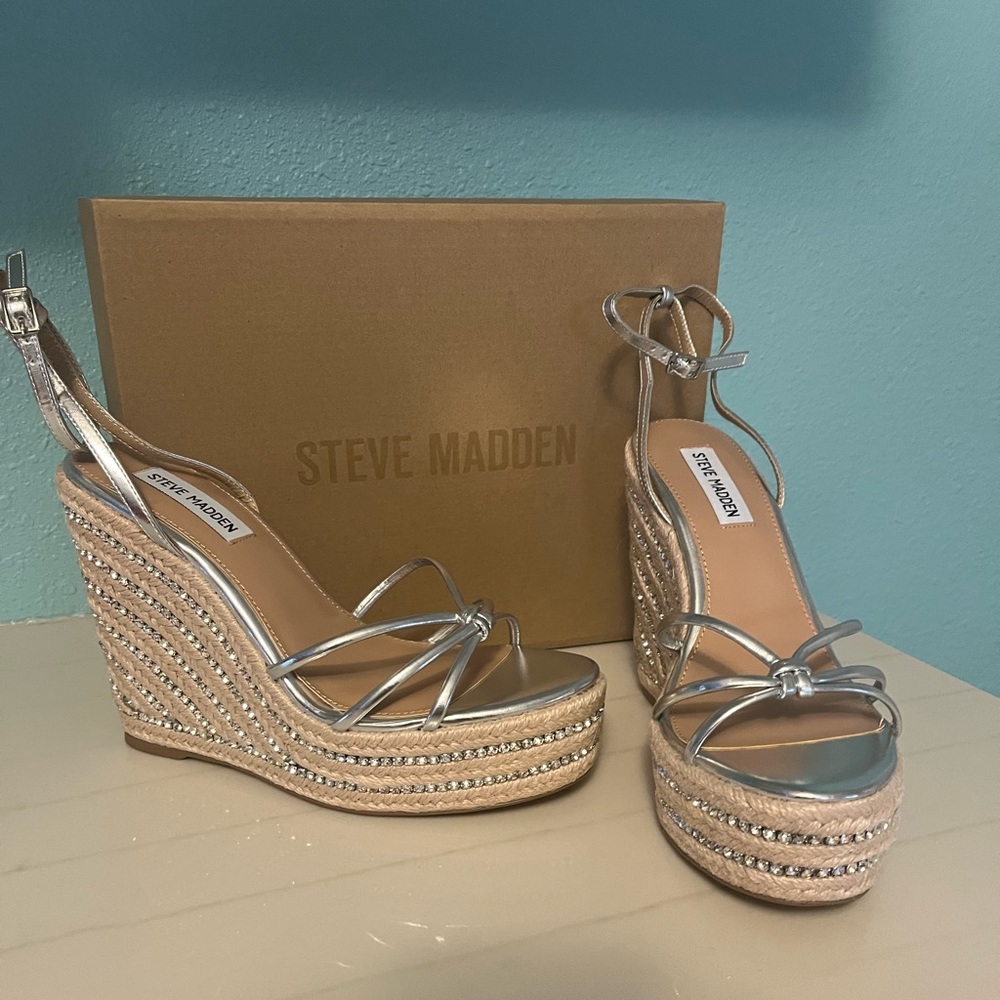 Steve Madden silver wedge size 9